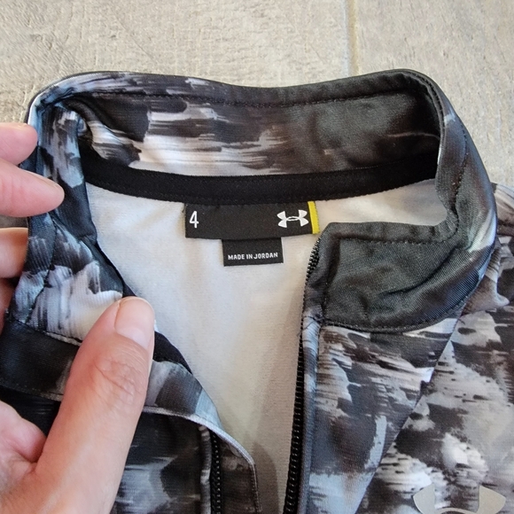 5 pcs Under Armour jackets/hoodie - Picture 15 of 16